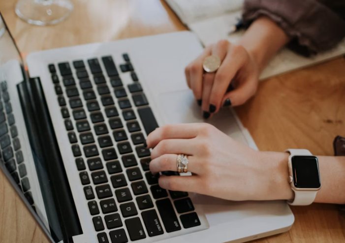 strategi voice search untuk bisnis lokal Bandung